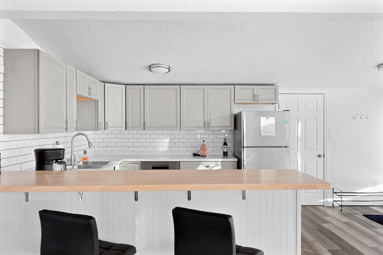 1824 Howell St - Photo 3 of 10