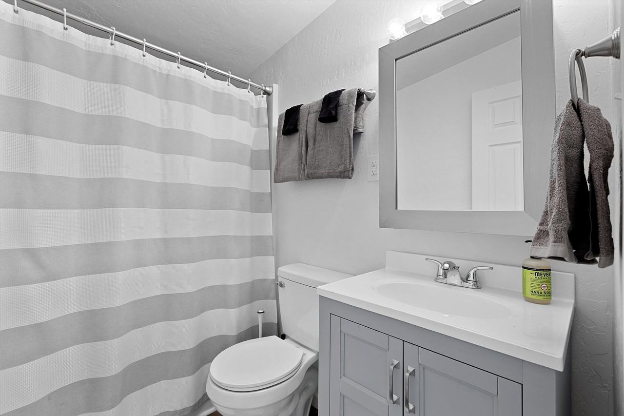 1824 Howell St - Photo 4 of 10