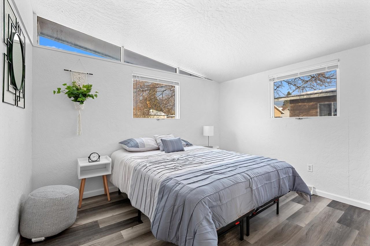 1824 Howell St - Photo 5 of 10