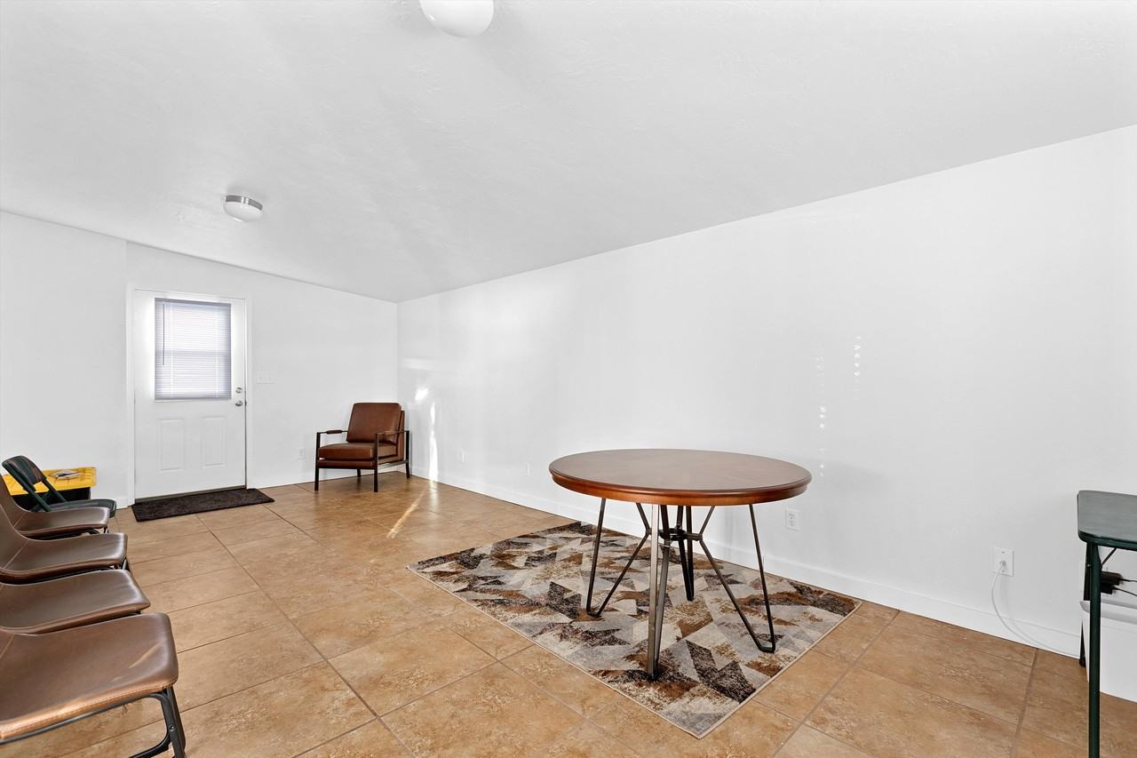 1824 Howell St - Photo 7 of 10