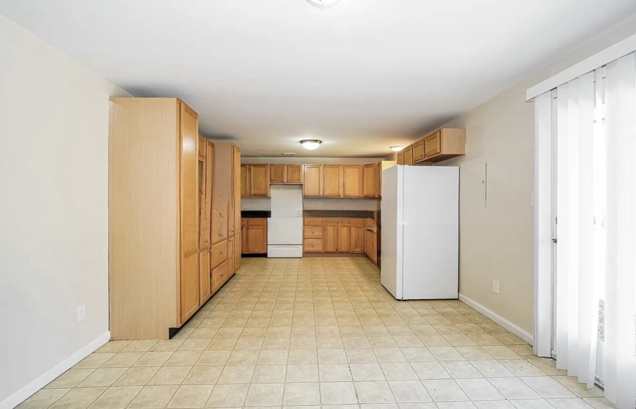 6866 Gilette Dr - Photo 3 of 9