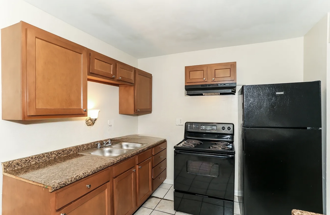 8541 Sunlight Dr - Photo 3 of 6