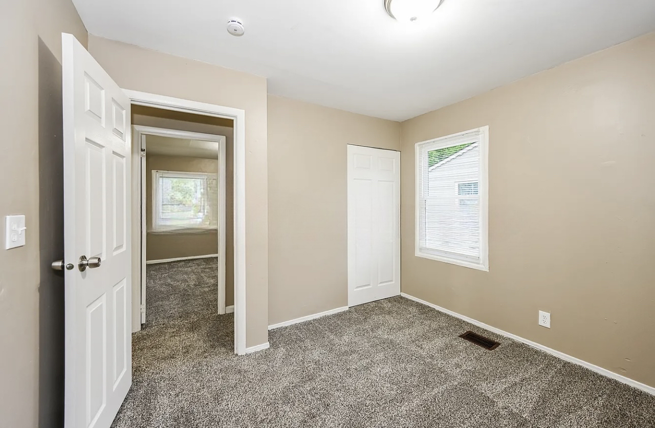 4326 Beechmont Dr - Photo 5 of 7