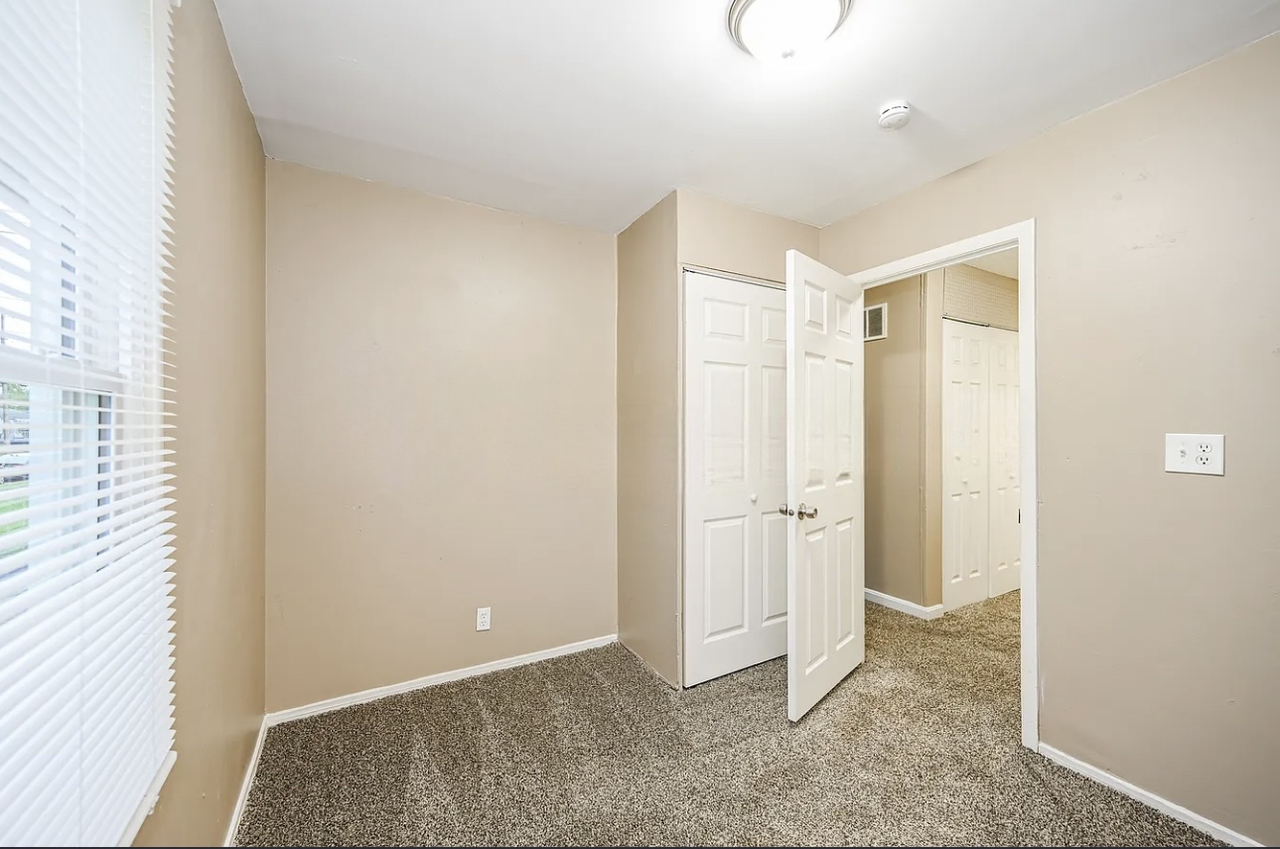 4326 Beechmont Dr - Photo 6 of 7