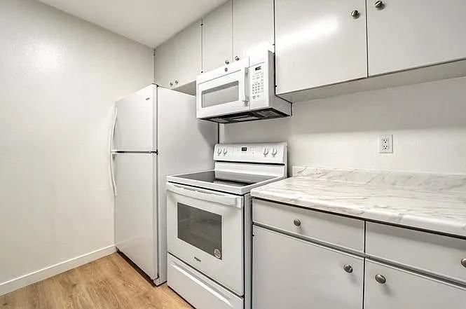 302 S Miraleste Dr #9 - Photo 3 of 5