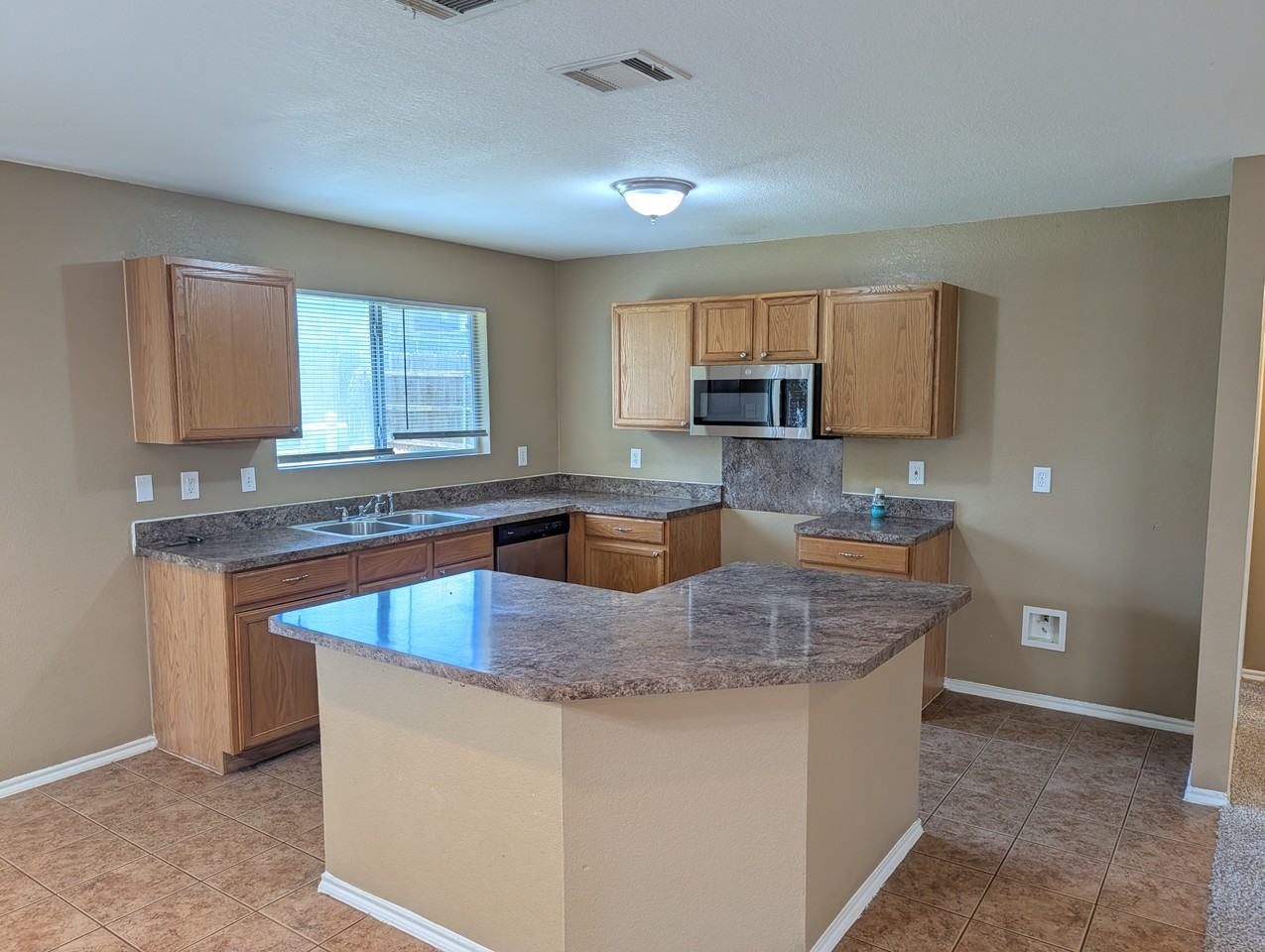 9949 Sparrow Hawk Ln - Photo 6 of 22