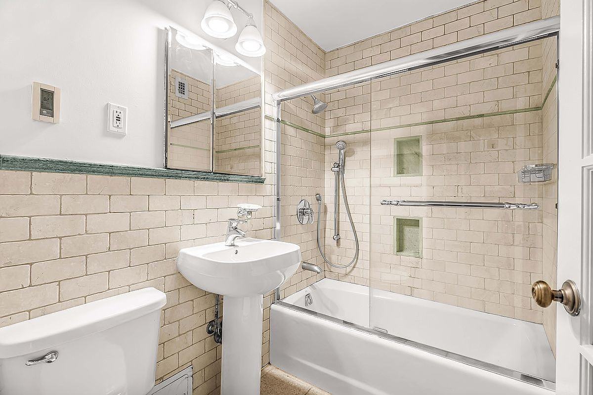 1623 3rd Ave #31G - Photo 5 of 6
