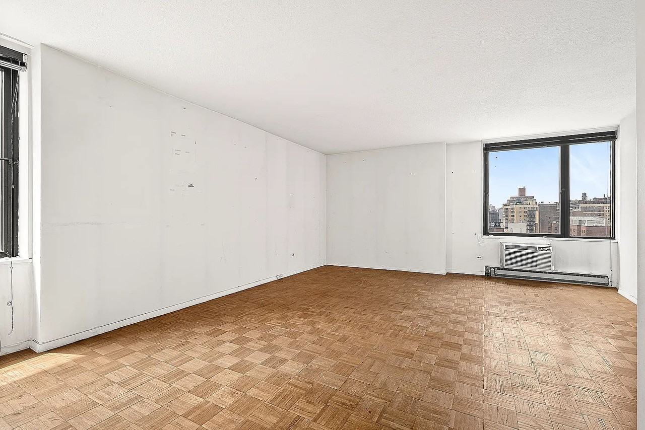 1641 3rd Ave #19D - Photo 2 of 7