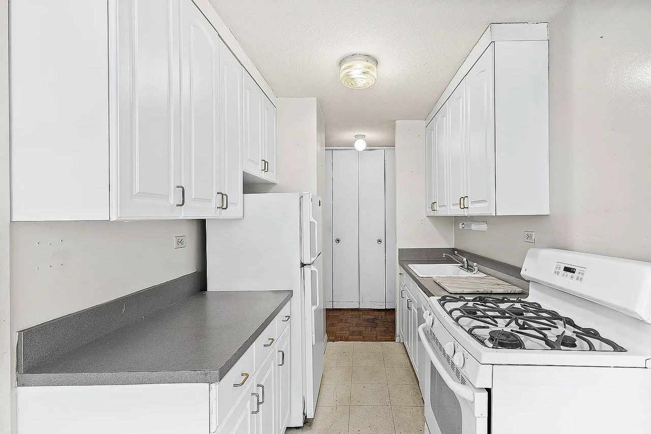 1641 3rd Ave #19D - Photo 4 of 7