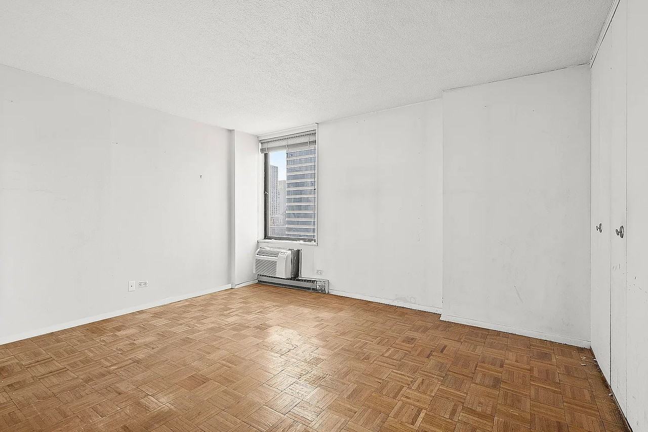 1641 3rd Ave #19D - Photo 5 of 7