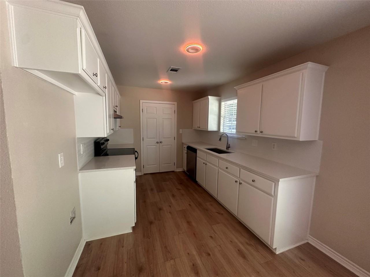 738 Wayne Ave - Photo 6 of 24
