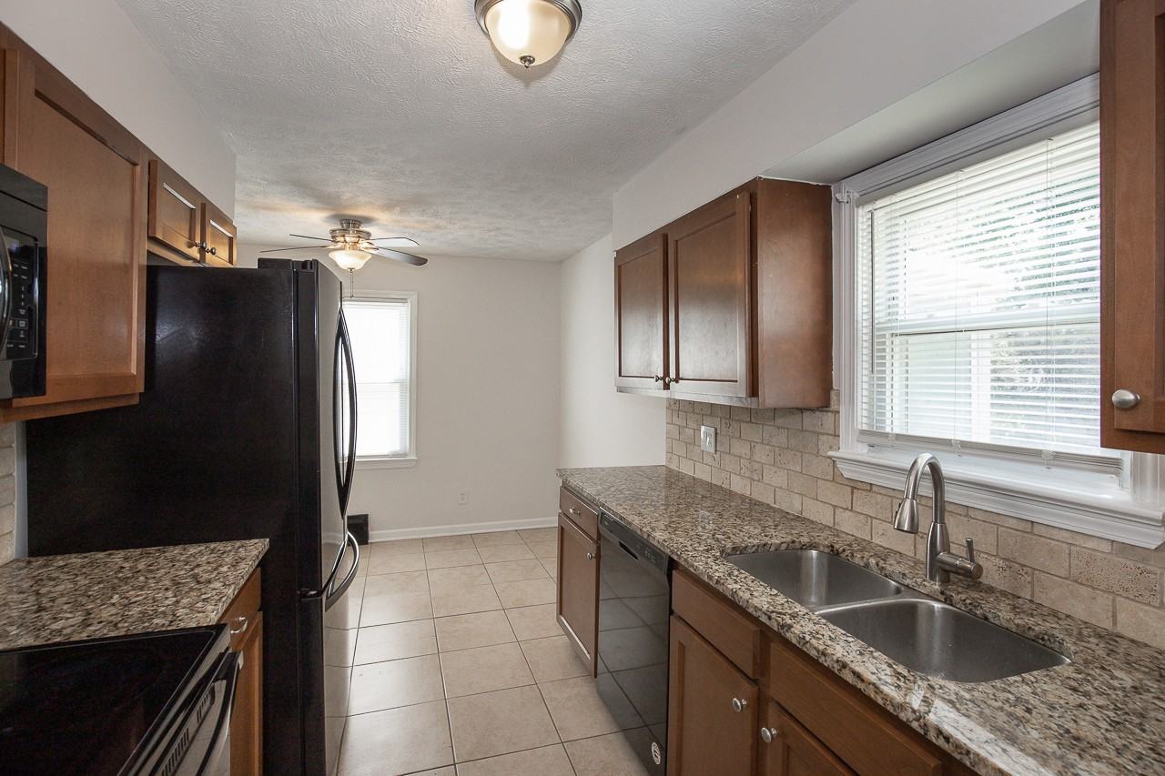 21350 Priday Ave - Photo 4 of 23