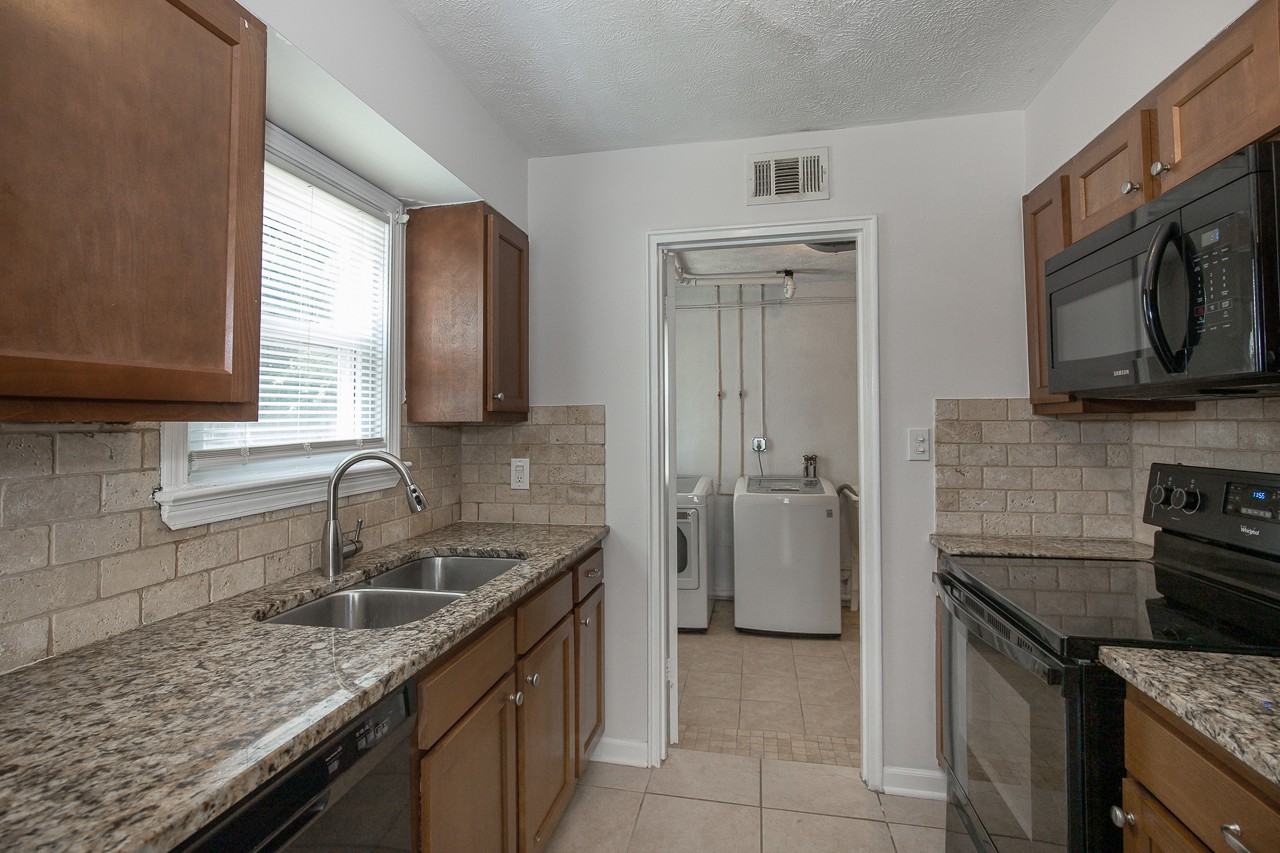 21350 Priday Ave - Photo 5 of 23