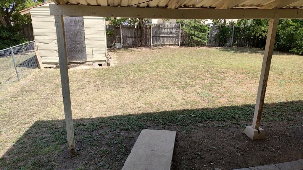 724 W Avenue E - Photo 6 of 10