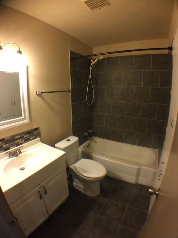 724 W Avenue E - Photo 7 of 10