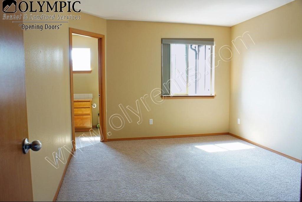 3125 S 45th St - Photo 5 of 6