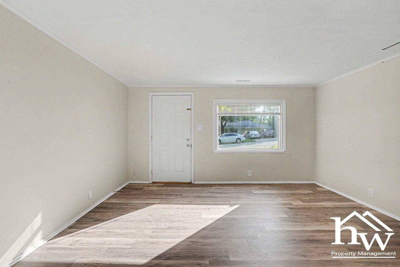 804 Golfview Ln - Photo 2 of 15