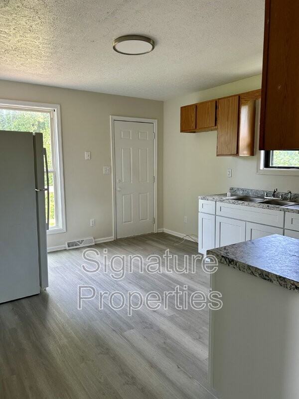 412 Virginia St - Photo 5 of 16