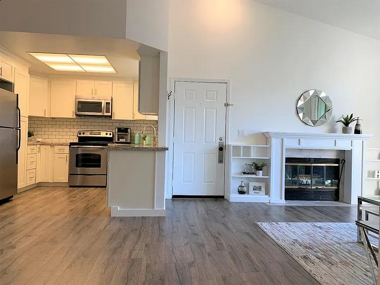 125 Hobson St - Photo 4 of 10