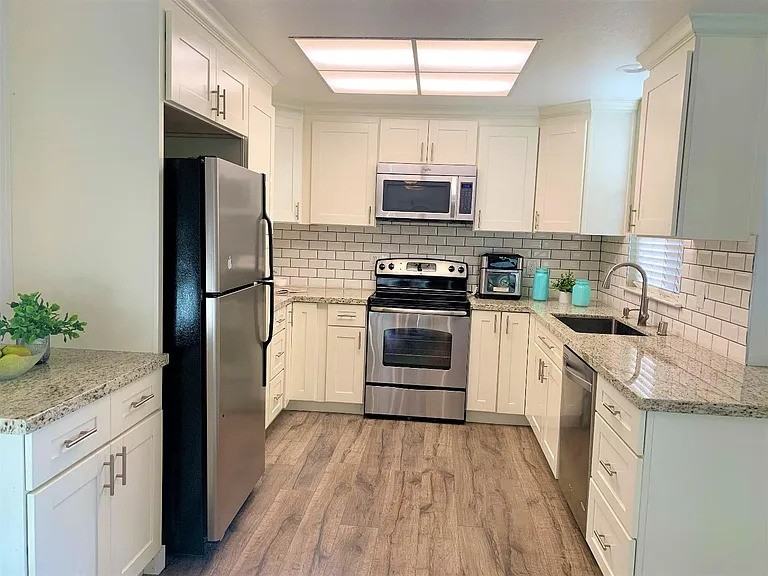 125 Hobson St - Photo 7 of 10
