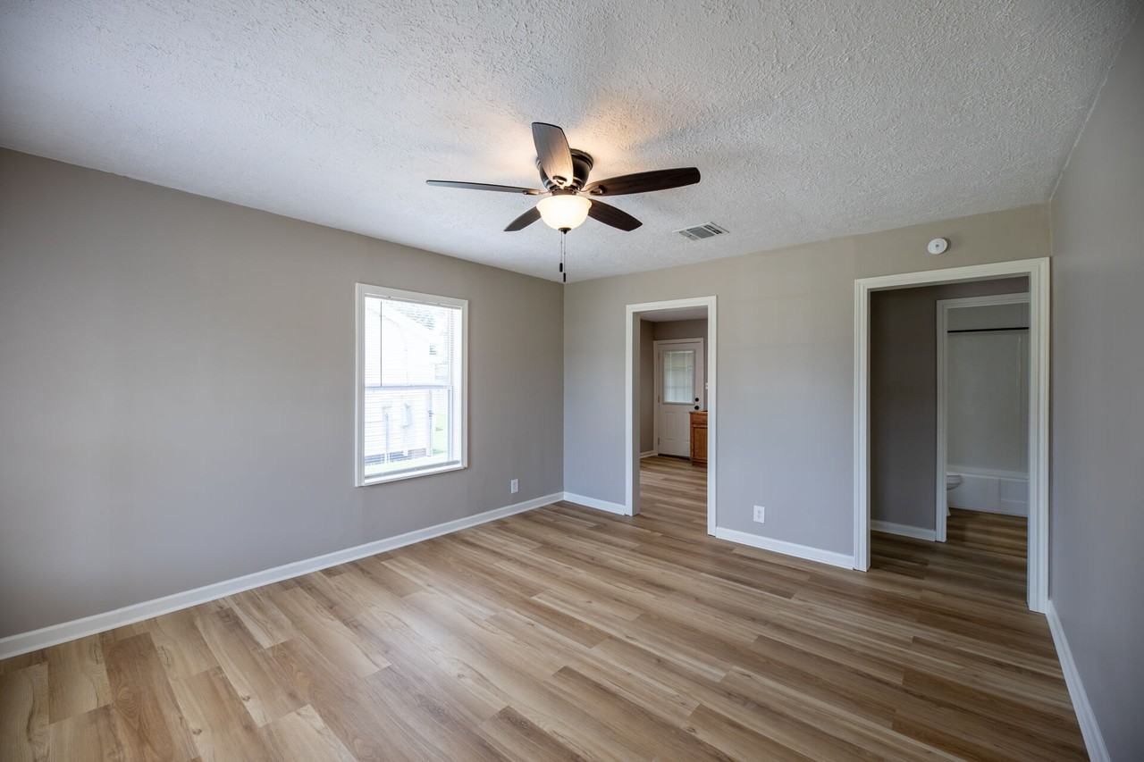 4023 Harvard St Frnt - Photo 2 of 9