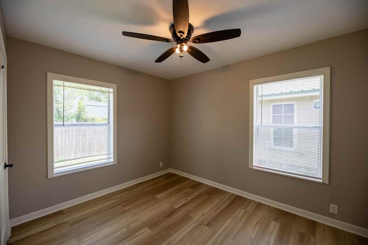 4023 Harvard St Frnt - Photo 6 of 9