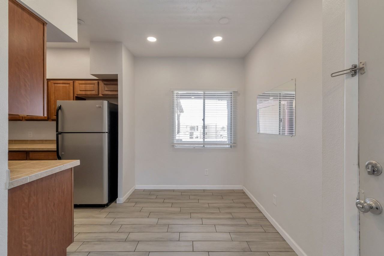 1810 E Blacklidge Dr #322 - Photo 3 of 15