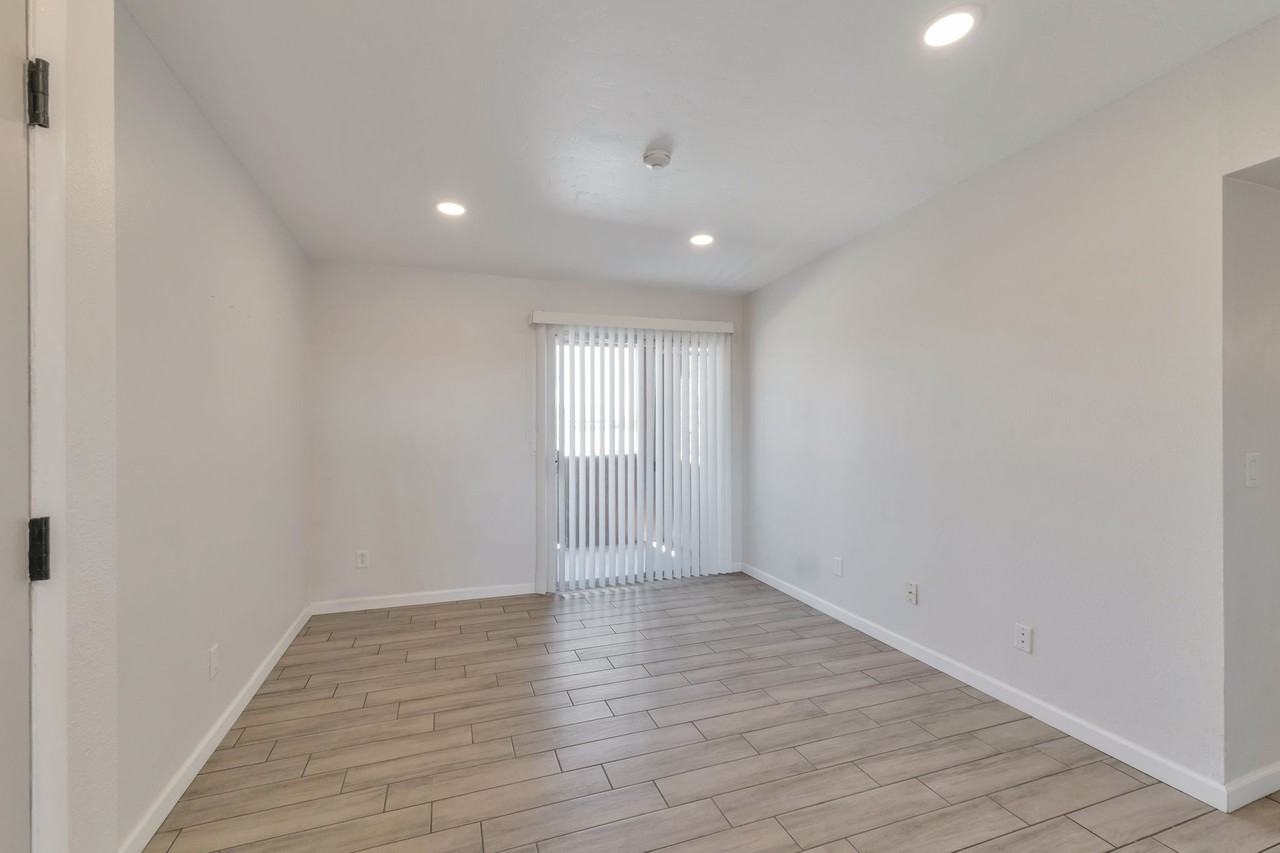 1810 E Blacklidge Dr #322 - Photo 4 of 15