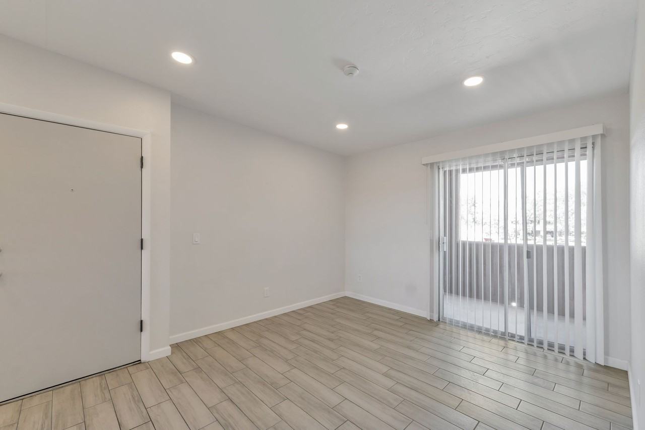 1810 E Blacklidge Dr #322 - Photo 5 of 15