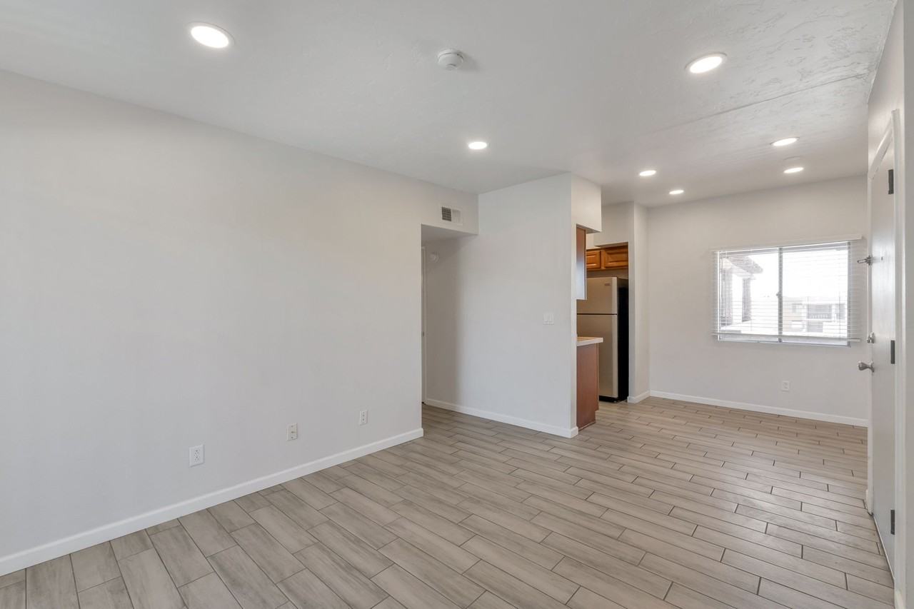1810 E Blacklidge Dr #322 - Photo 6 of 15