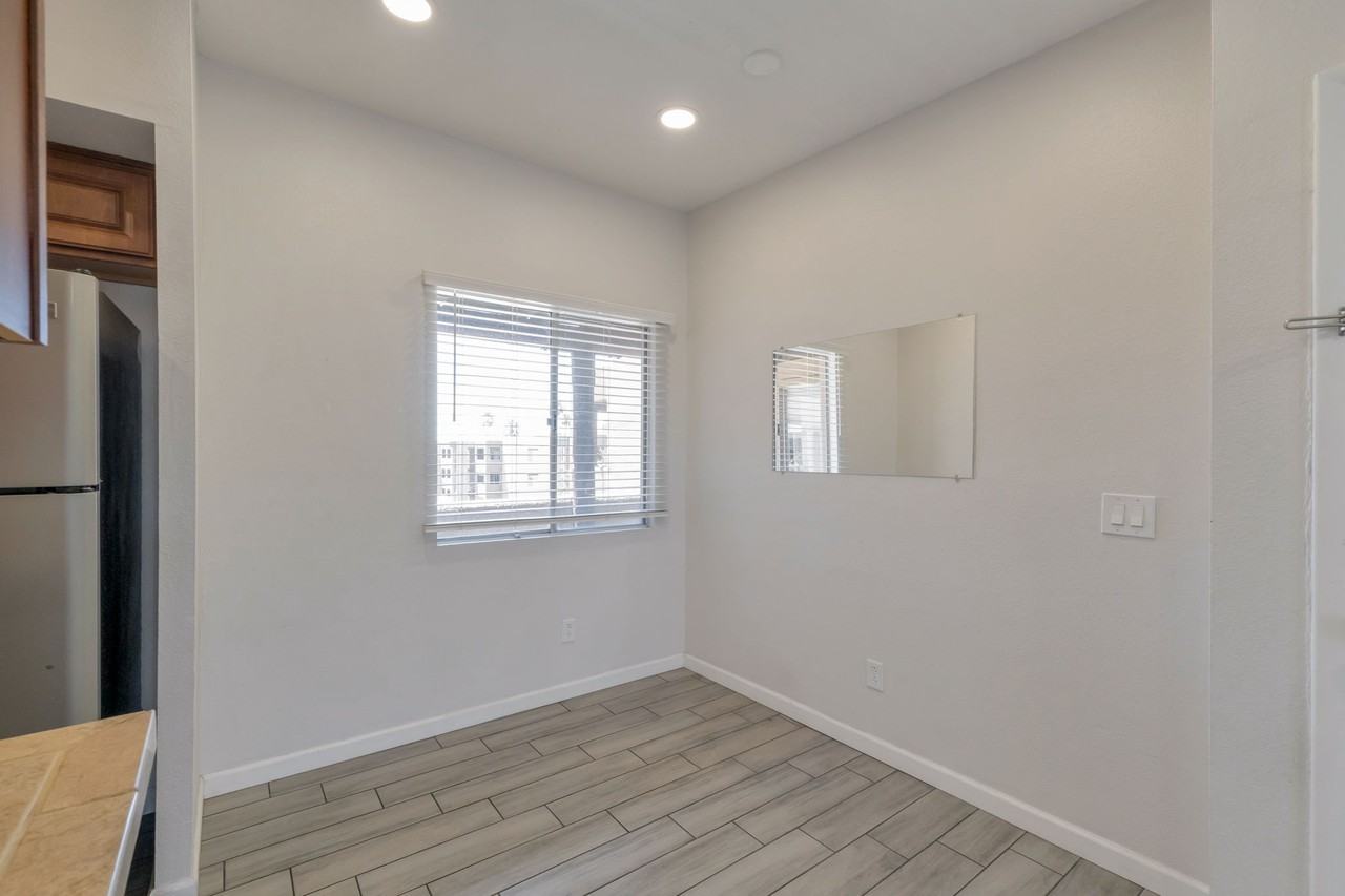 1810 E Blacklidge Dr #322 - Photo 7 of 15