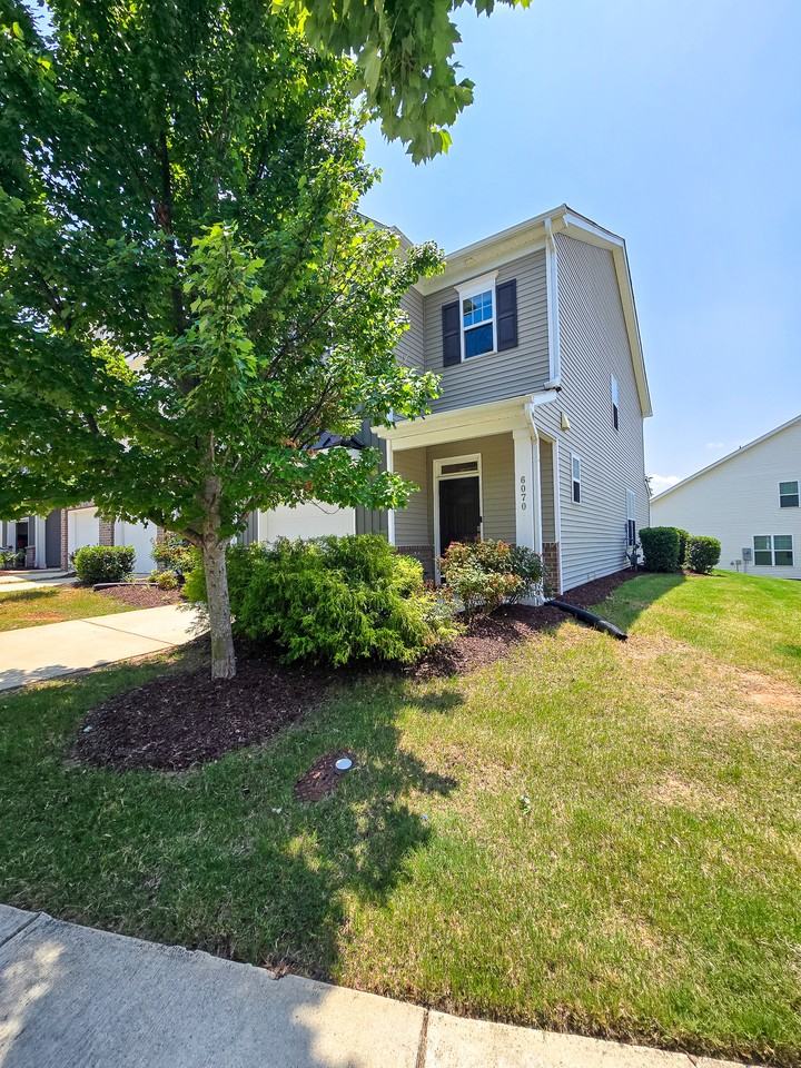 6070 Beale Loop - Photo 2 of 35