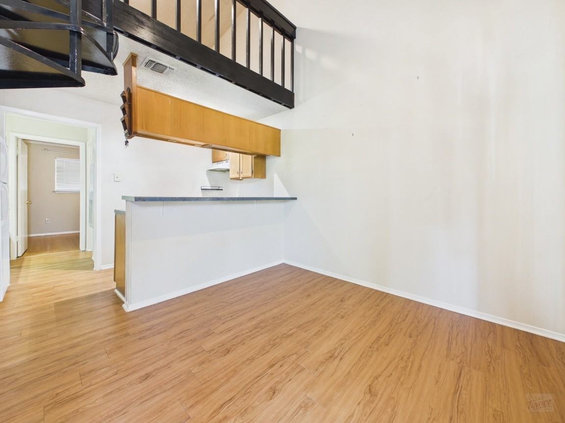 1905 San Gabriel St #206 - Photo 4 of 16
