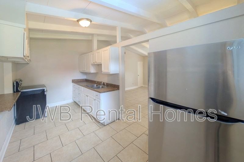 6221 Terry Parker Dr N - Photo 2 of 18