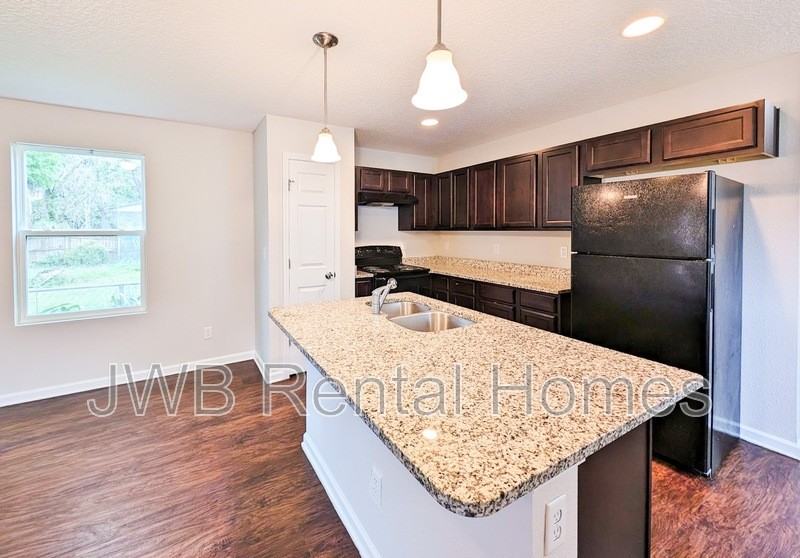 7700 Dandy Ave - Photo 2 of 12