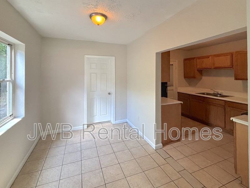 2248 Inwood Cir S - Photo 6 of 21