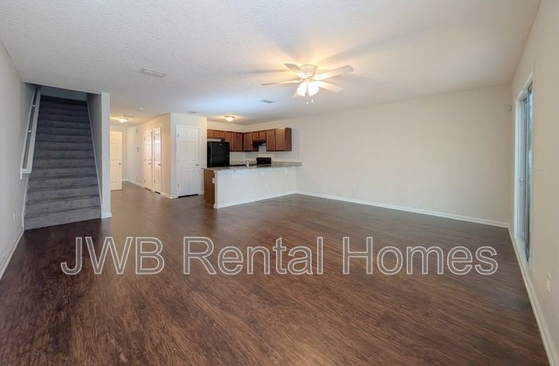 7141 Timmerman Ln - Photo 3 of 17