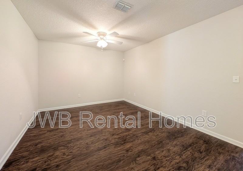 7141 Timmerman Ln - Photo 5 of 17