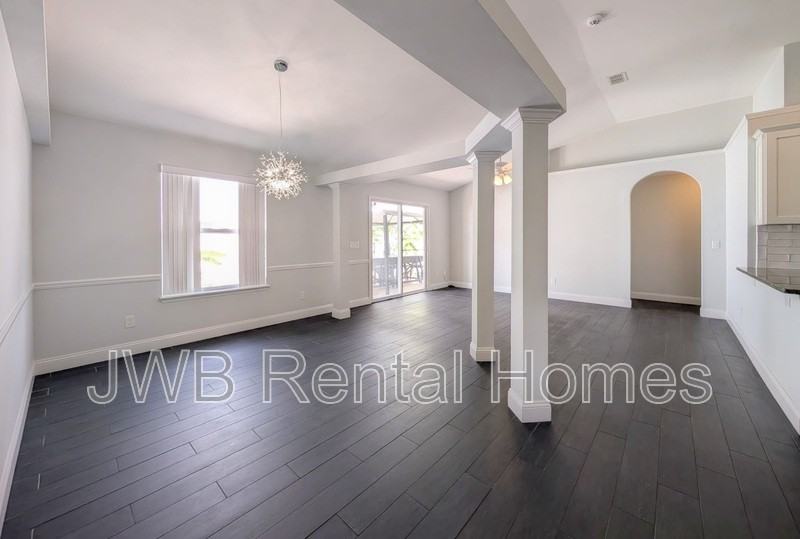 1649 Ocean Pond Ct - Photo 4 of 21