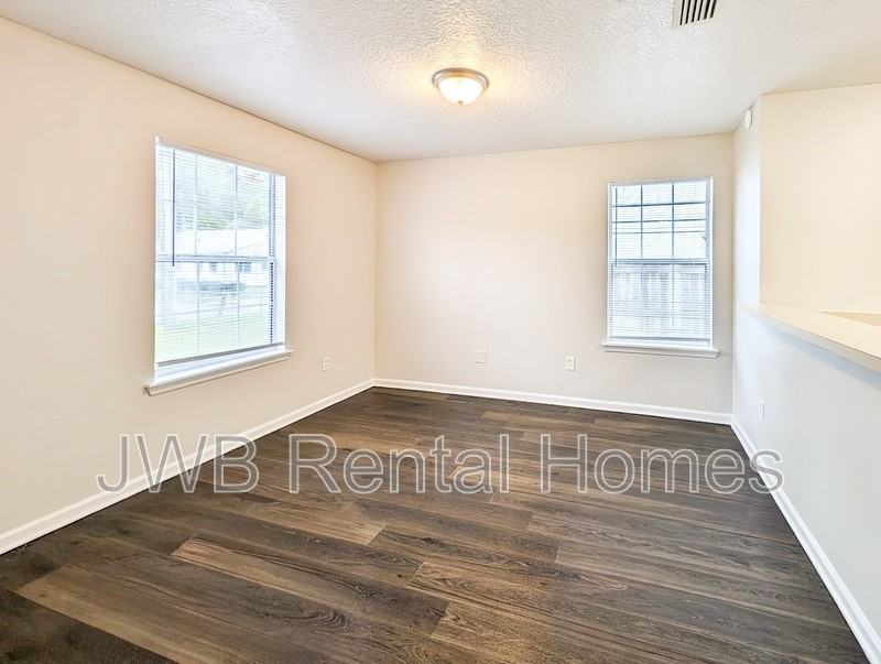 9315 1st Ave - Photo 4 of 12