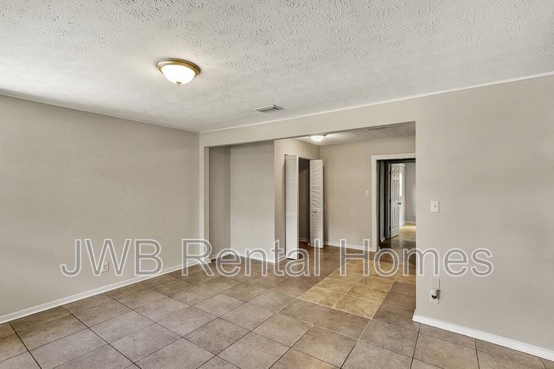 4705 Portsmouth Ave - Photo 5 of 21