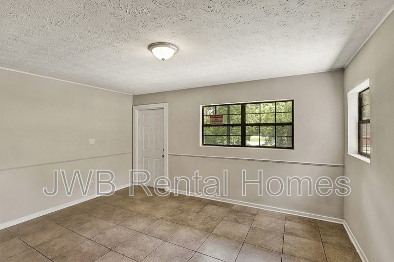 4705 Portsmouth Ave - Photo 7 of 21