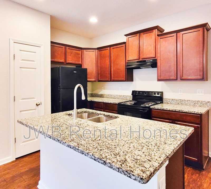 3313 Post St - Photo 2 of 11