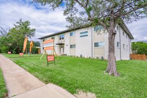 featured image of 125 E 8th St