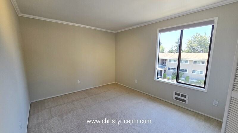 11010 Ne 68th St #627 - Photo 4 of 19