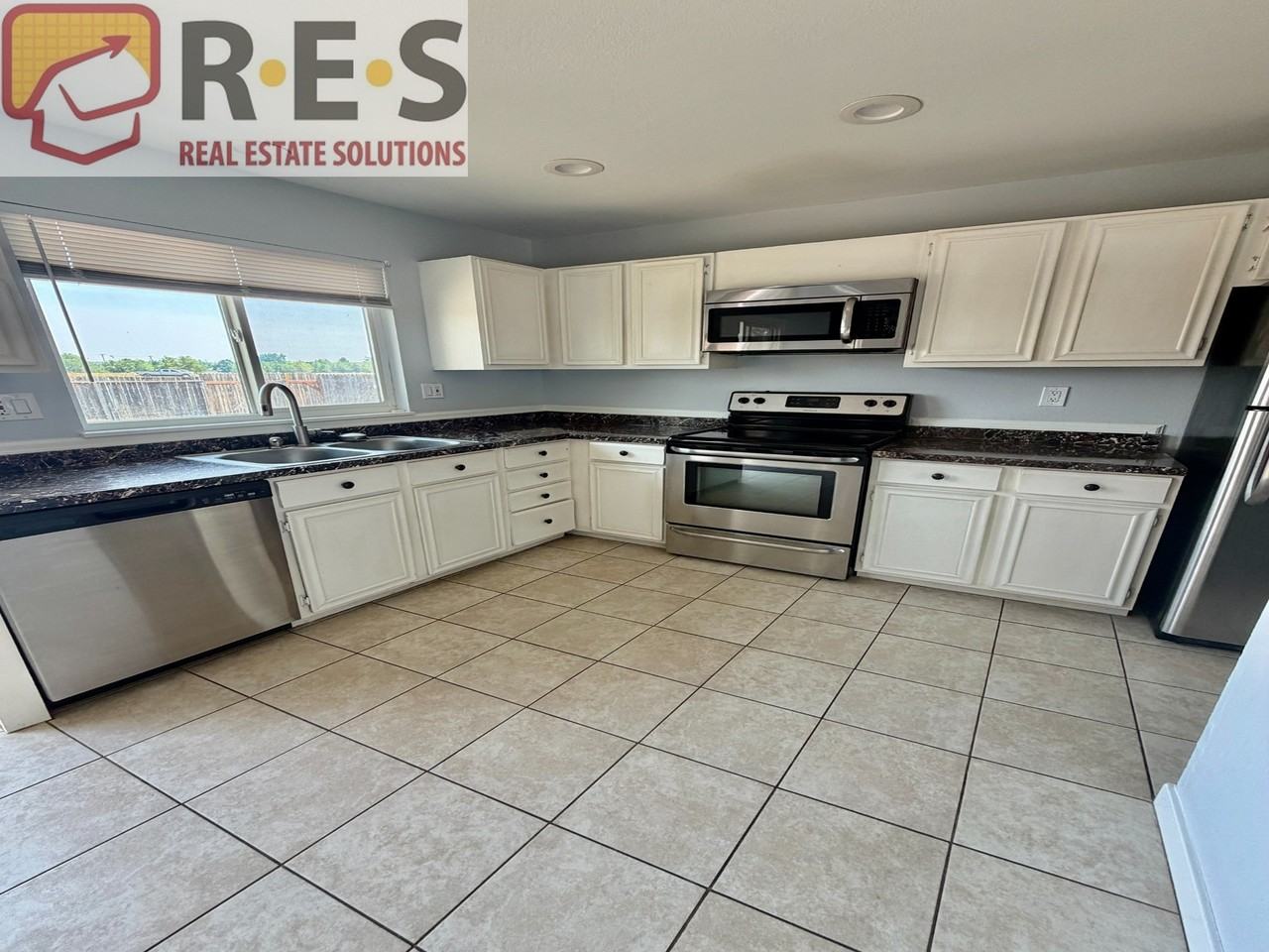 4691 Newton Dr - Photo 4 of 14