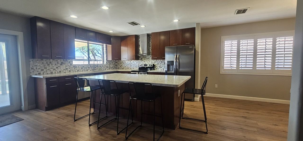 1131 E Redfield Rd - Photo 3 of 28