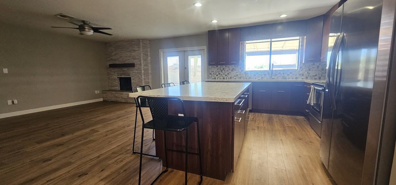 1131 E Redfield Rd - Photo 4 of 28