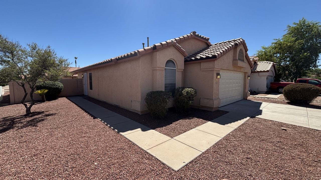 12721 W Palm Ln - Photo 2 of 23