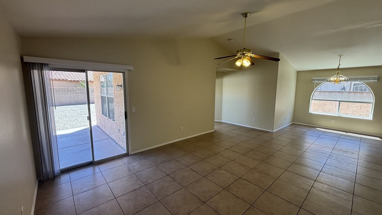 12721 W Palm Ln - Photo 3 of 23